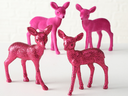 Set of 2 plastic figurines - Pink roe deer (design to choose)